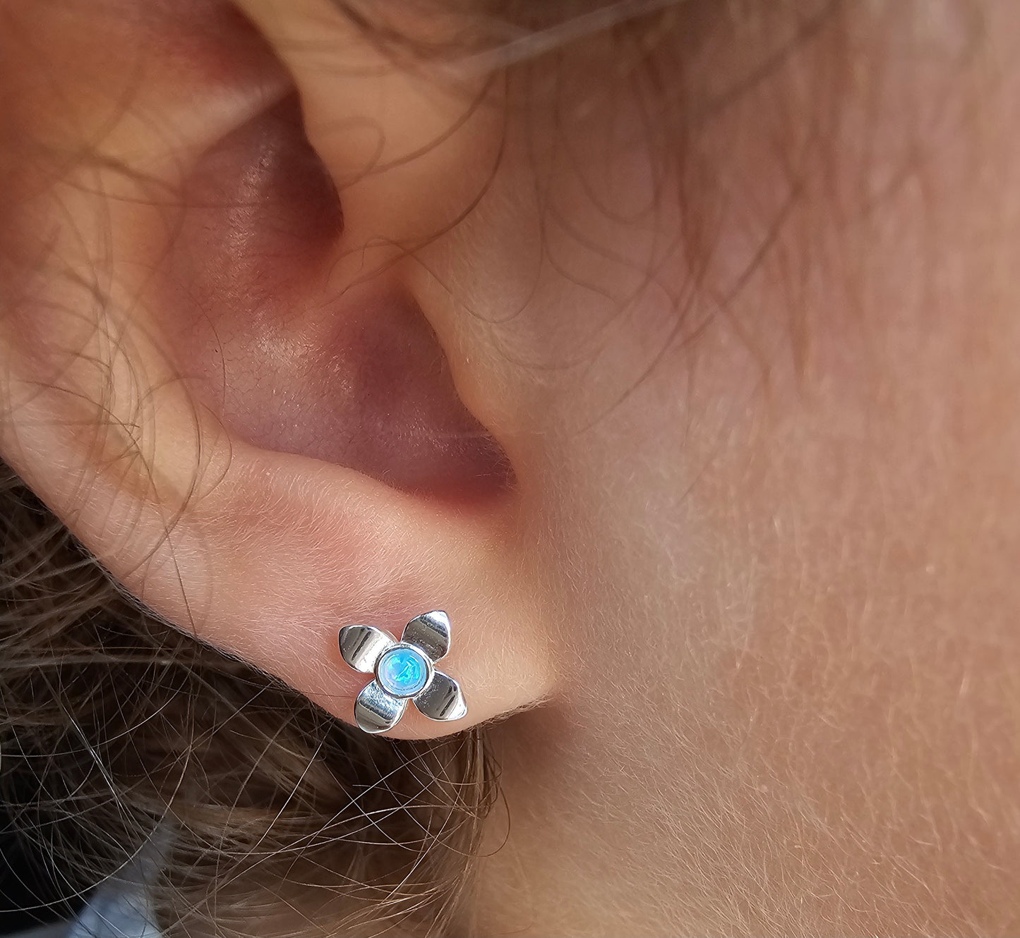 Sterling silver stud earrings for kids with blue opal. Stříbrné peckové náušnice pro děti s modrým opálem. Silberne Kinder-Ohrstecker mit blauem Opal.